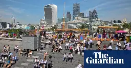 UK workers ‘should get day off’ if workplace is hotter than 30C