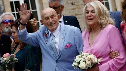 WWII veteran ties the knot with 96-year-old bride near Normandy's D-Day beaches