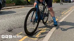 Cambridgeshire cycling event called off over pothole fears