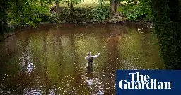 ‘Citizen scientists’ to check UK rivers for sewage and pollution