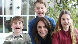 Kate apologises for Mother's Day photo 'confusion'