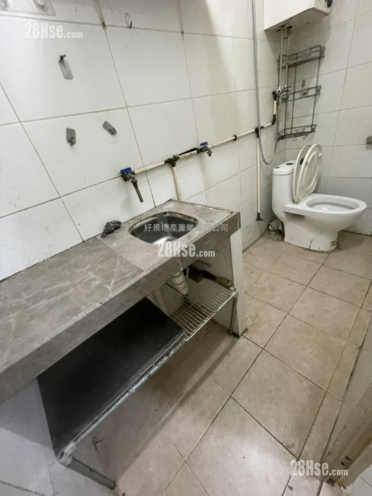 Full picture of the kitchen/toilet combo